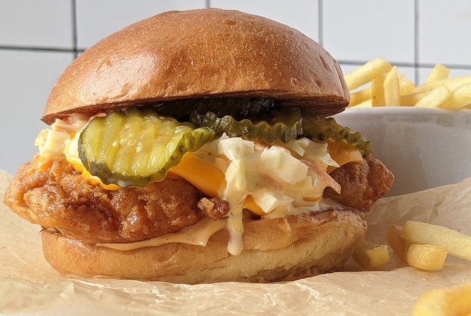 CHICKEN BURGER